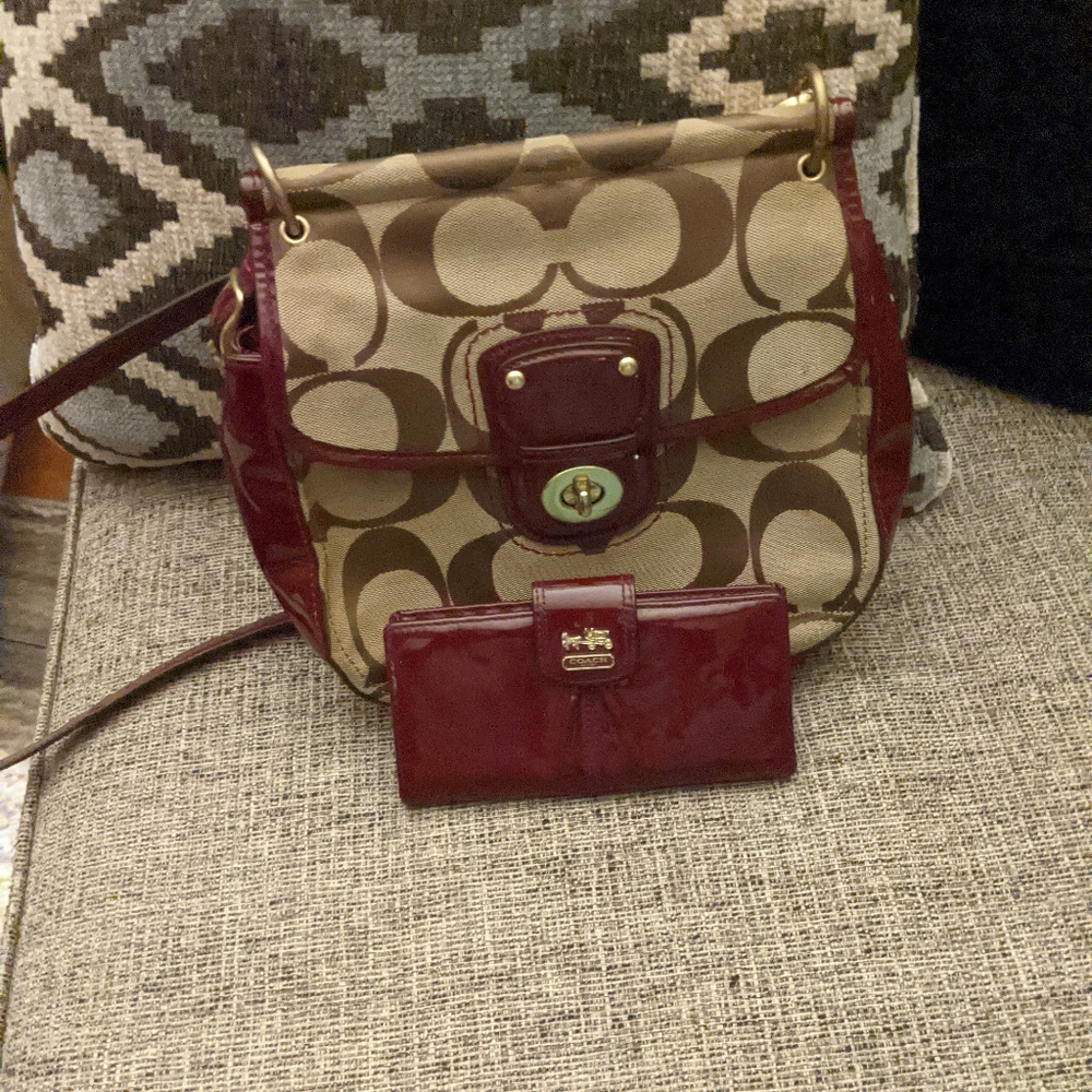 Signature Coach Willis with Patent Leather Trim